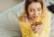 Кой билков чай облекчава стреса и подобрява съня