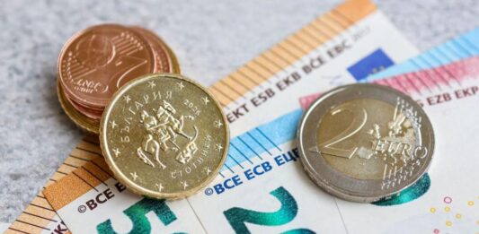 От лев към евро: Координационния център ще представи актуална информация