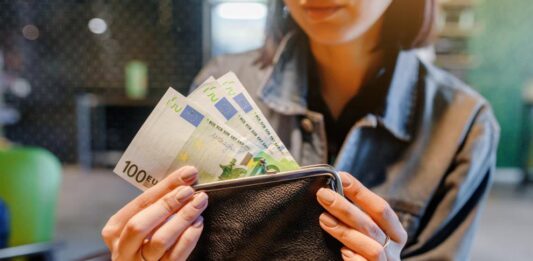 Два дни до края на законното плащане с левове: Важни насоки за гражданите