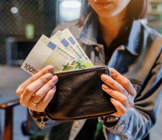 Два дни до края на законното плащане с левове: Важни насоки за гражданите