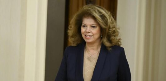 Президентът Йотова стартира разговорите за служебен премиер