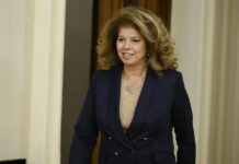 От журналистиката през БСП до първата жена президент: Коя е Илияна Йотова