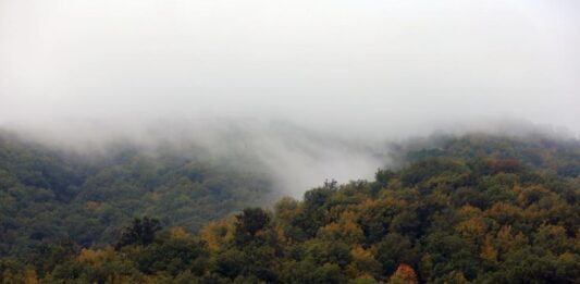 Мъгливо и облачно в събота, температурите ще са до 9°
