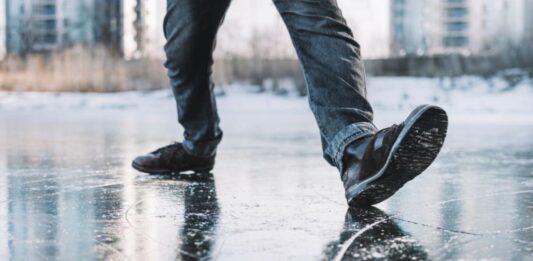 Жълт код за поледици в 3 области, валежите отслабват в четвъртък