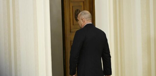 Световните агенции: Оставката на Радев е заявка за участие в парламентарните избори
