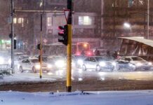 София осъмна в сняг: Трафикът е затруднен, градският транспорт спира и закъснява