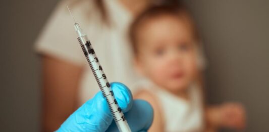 В САЩ намаляват броя препоръчителни ваксини за деца, лекари са обезпокоени