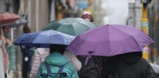 Температурите падат: Жълт код за значителни валежи в 14 области в петък