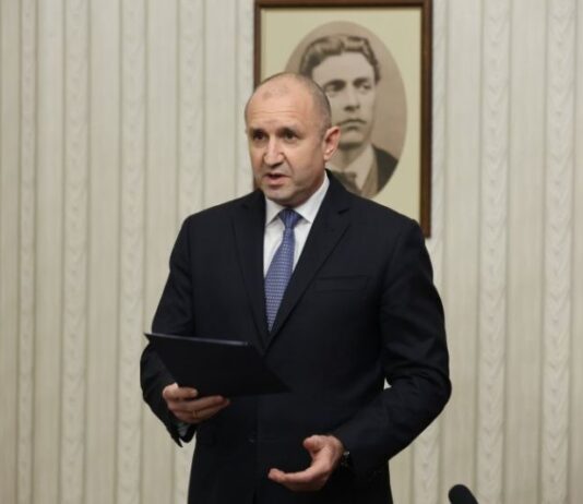 Радев ще връчи мандат за съставяне на правителство на ГЕРБ в понеделник