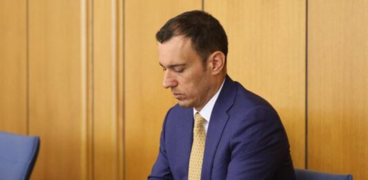 Столичният общински съвет изслушва кмета Васил Терзиев за кризата с боклука в София