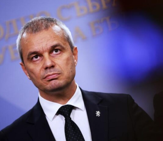 Костадинов с призив към АПС веднага да върнат мандата