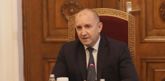 Румен Радев трябва да назначи служебен кабинет и дата за изборите