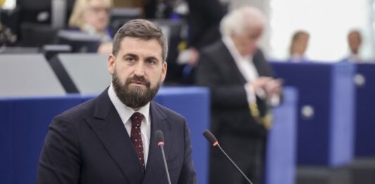 ЕП гласува: Пътниците в самолетите ще имат право на ръчен багаж, без допълнителна такса