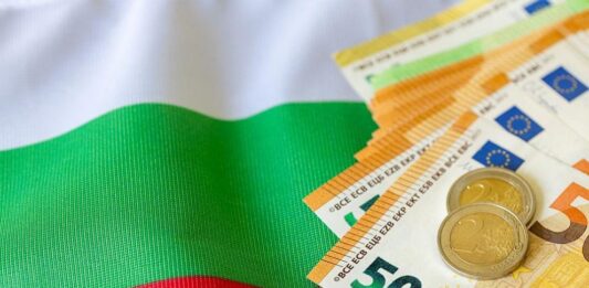 Левът остава в историята, еврото стана единствена разплащателна валута в България