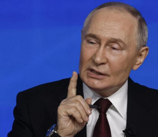 Конспиративните фантазии на Путин работят срещу него