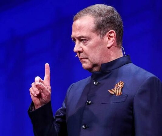 Медведев към Калас: Ще влезем и без визи в Европа – както през 1812 и 1945 г.