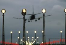 Светът спря полетите от и до Израел