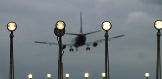 Светът спря полетите от и до Израел