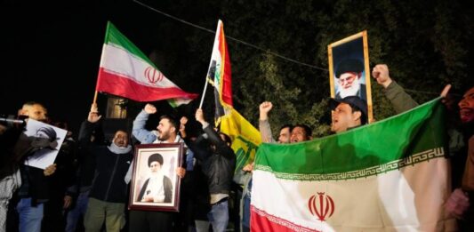 Ирански медии: Съпругата Али Хаменей е жива