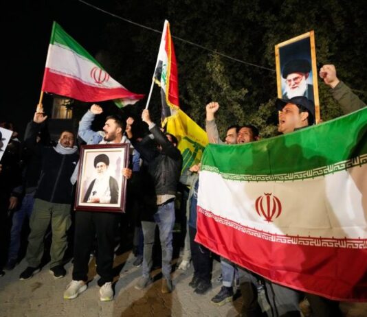 Ирански медии: Съпругата Али Хаменей е жива