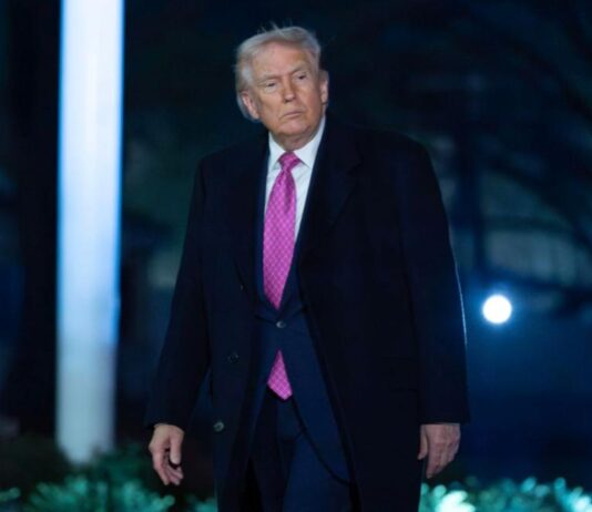 Тръмп заплаши да унищожи петролната инфраструктура на Иран, ако няма сделка до 10 дни