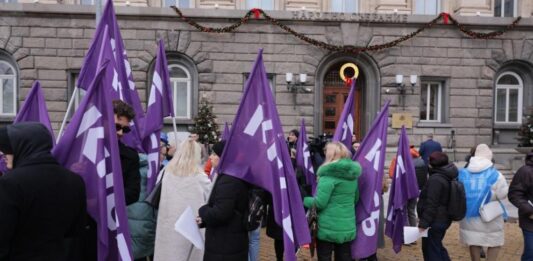С блокади на пътища и спиране на работа: КНСБ започва протести за по-високи заплати