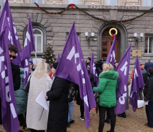 С блокади на пътища и спиране на работа: КНСБ започва протести за по-високи заплати