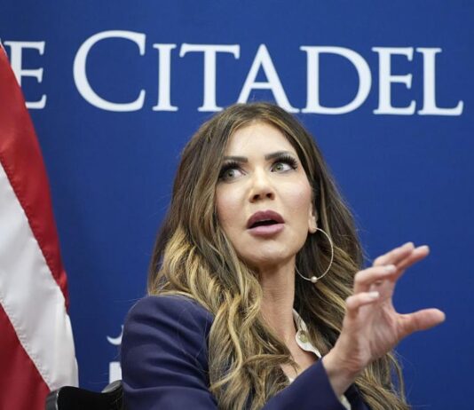 Тръмп уволни министърката на вътрешната сигурност Кристи Ноум