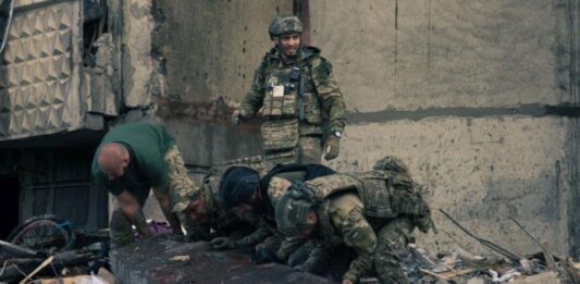 Масирана нощна атака с дронове в Одеса, две сгради са поразени