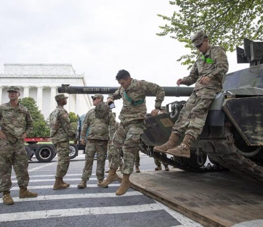 Очаква се Пентагонът да изпрати в Близкия изток хиляди войници