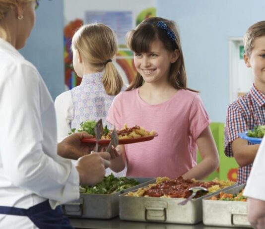 Менюто на децата под лупа: Какво казва наредбата за здравословно хранене на учениците