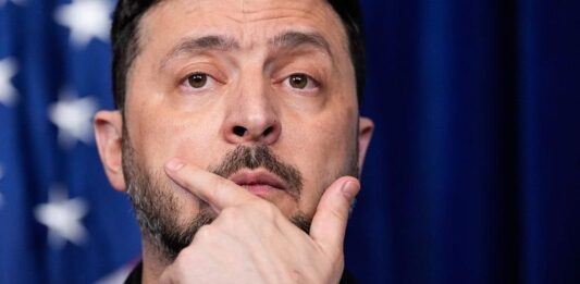 Зеленски отрече опасенията за спиране на заплати, но имало риск от блокирания заем на ЕС