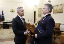 Премиерът Гюров обсъди с временно изпълняващия длъжността посланик на САЩ международната обстановка