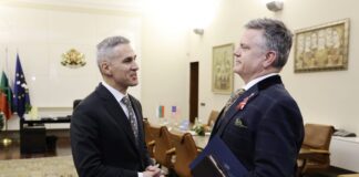 Премиерът Гюров обсъди с временно изпълняващия длъжността посланик на САЩ международната обстановка