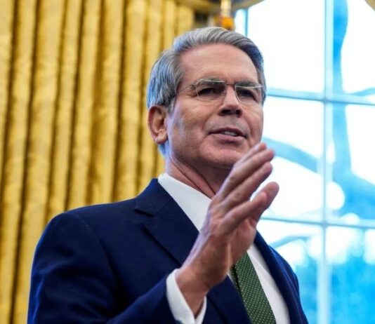 САЩ разрешиха на Индия да купува руски петрол заради войната с Иран