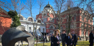 Илияна Йотова: Днес молитвата ни е за мир, разум и диалог
