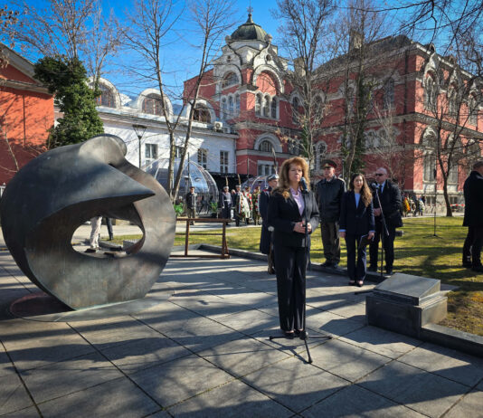 Илияна Йотова: Днес молитвата ни е за мир, разум и диалог