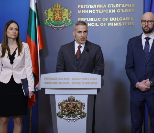 Премиерът Гюров: Имаме готови мерки за най-уязвимите граждани и бизнеса във връзка с поскъпването на горивата