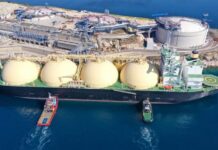 „Файненшъл таймс“: Светът е на ръба – LNG доставките от Персийския залив спират до 10 дни