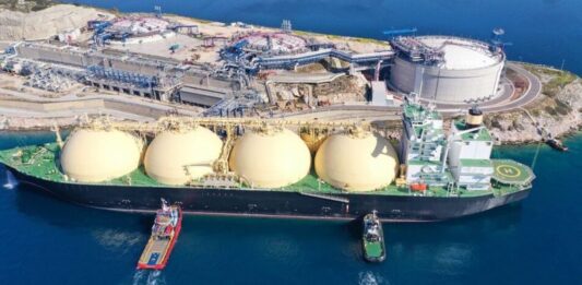 „Файненшъл таймс“: Светът е на ръба – LNG доставките от Персийския залив спират до 10 дни