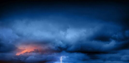 Дъжд, гръмотевици и застудяване: жълт код в половин България