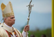 Полицията в САЩ разследва бомбена заплаха срещу брата на папата