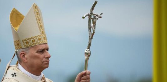 Полицията в САЩ разследва бомбена заплаха срещу брата на папата