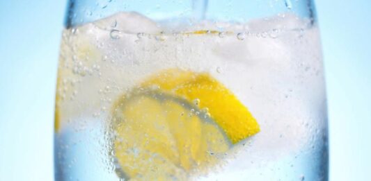 Полезна ли е газираната вода – митове и факти