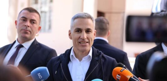 Гюров: Гласувах за страна, в която в парламента се влиза с идеи, а не с пачки в пояса