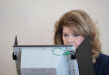 След проблем с машината: Президентът Йотова гласува, „за да изплуваме от кризата“