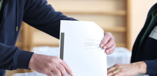 ЦИК ще обособи пет избирателни секции в Сърбия за предстоящия парламентарен вот