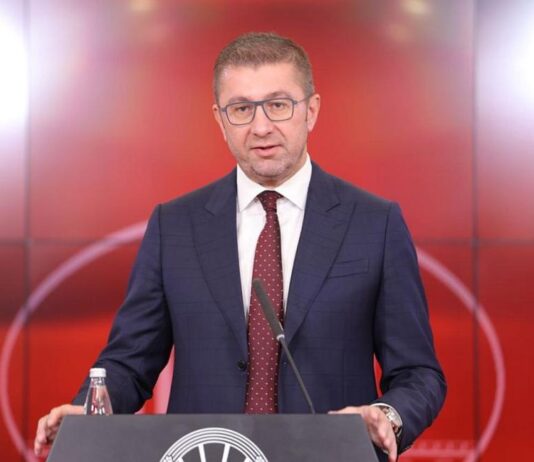 Мицкоски: Не провокираме българите и гърците, борим се за своята идентичност