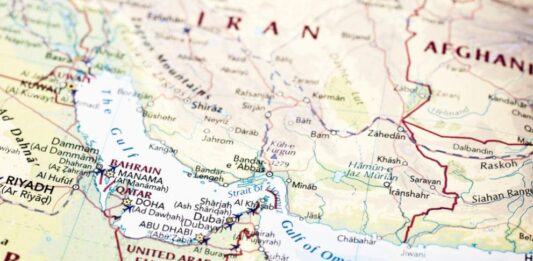 След атаките в Бейрут: Иран отново затвори Ормузкия проток