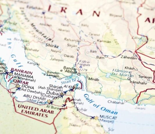 След атаките в Бейрут: Иран отново затвори Ормузкия проток